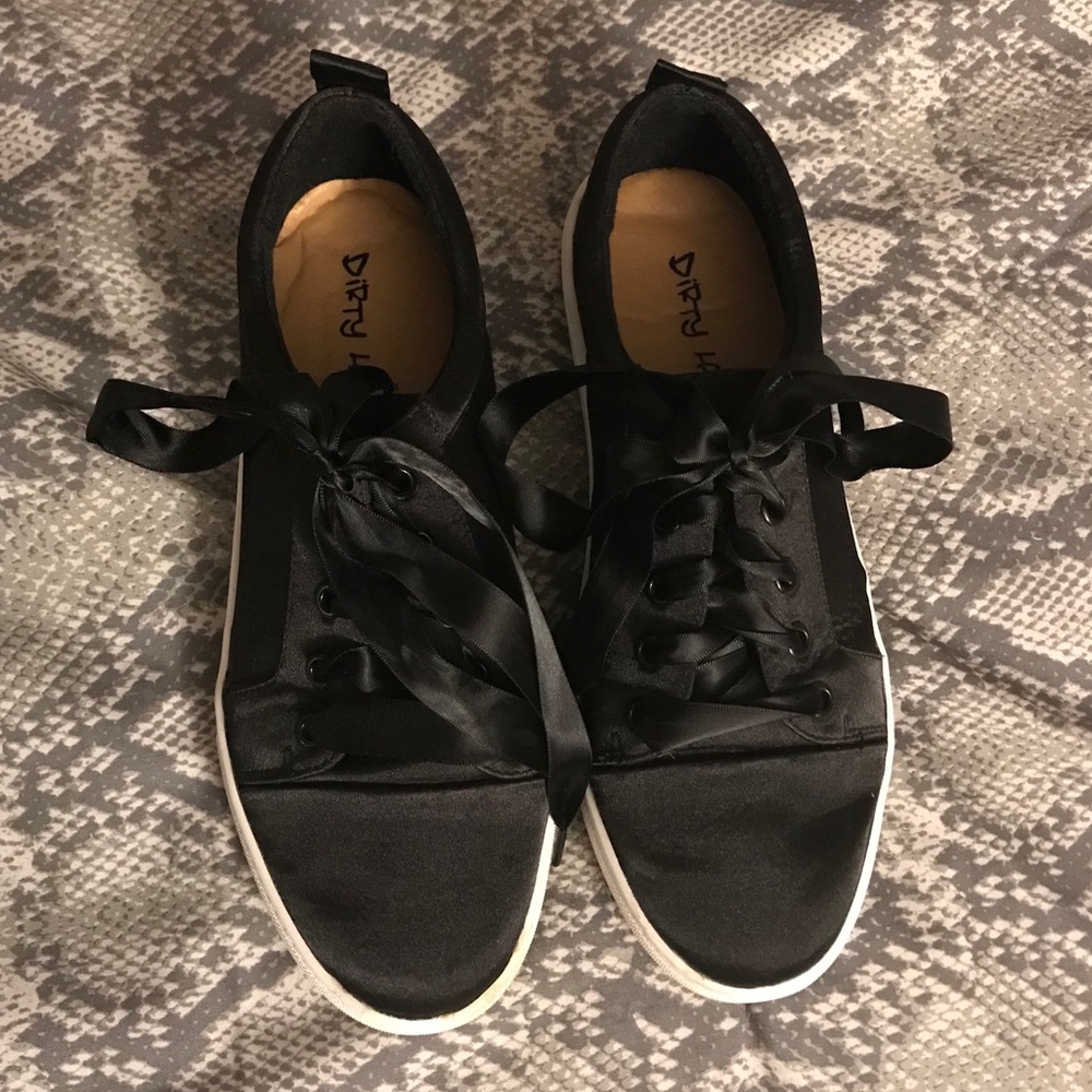 🌿 Jackson Black Satin Sneaker Size 8